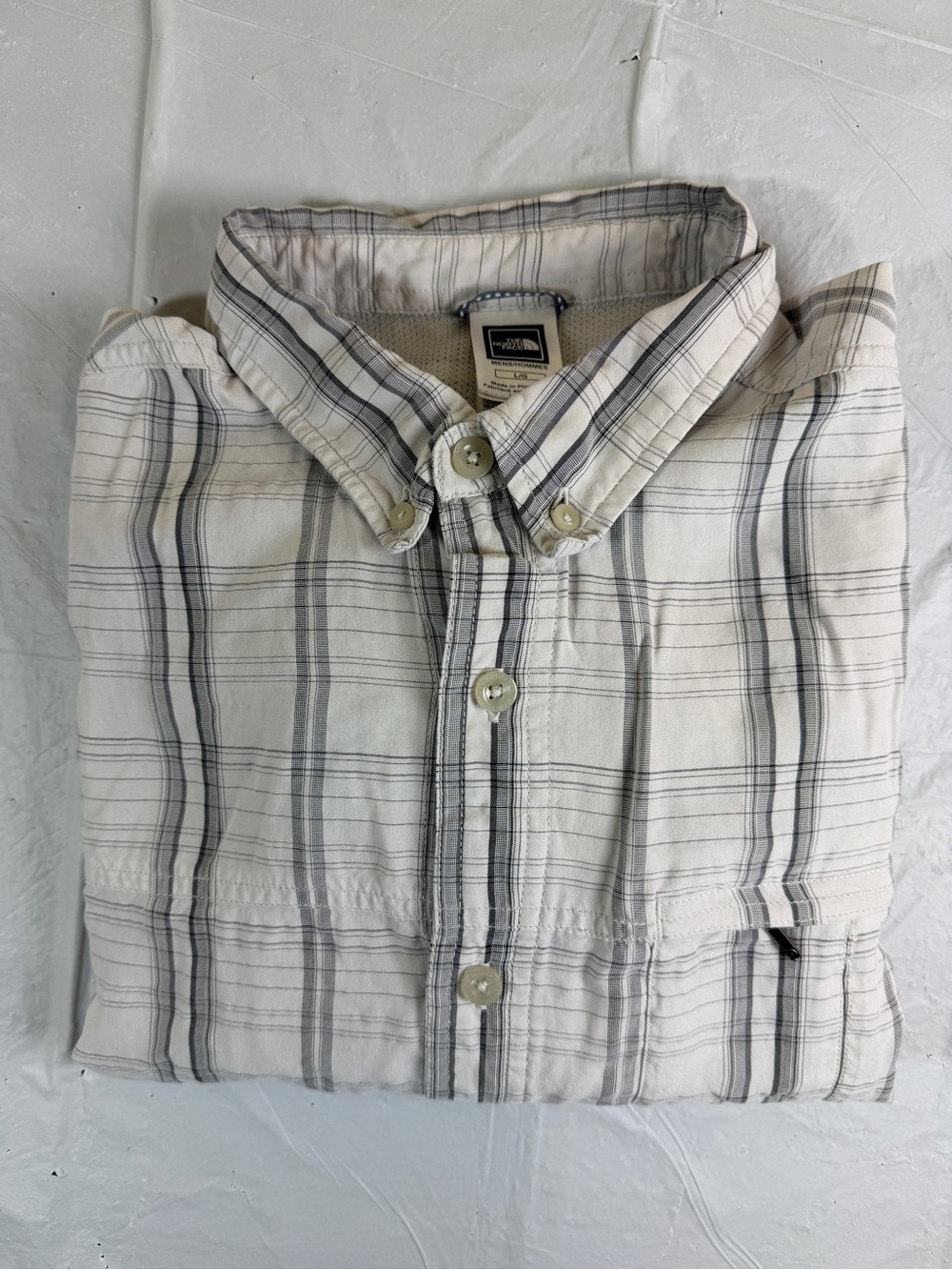 The North Face Men's Button-Down Plaid Shirt in White and Gray‎